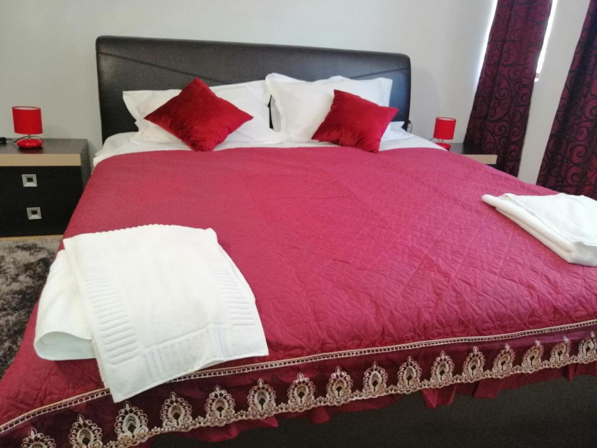 Casa Gabi'S Hotel Orsova Bagian luar foto