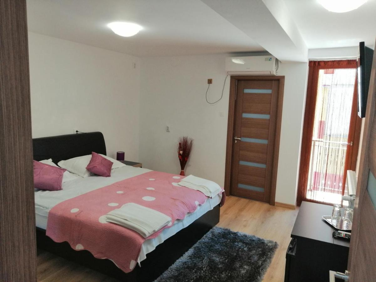 Casa Gabi'S Hotel Orsova Bagian luar foto