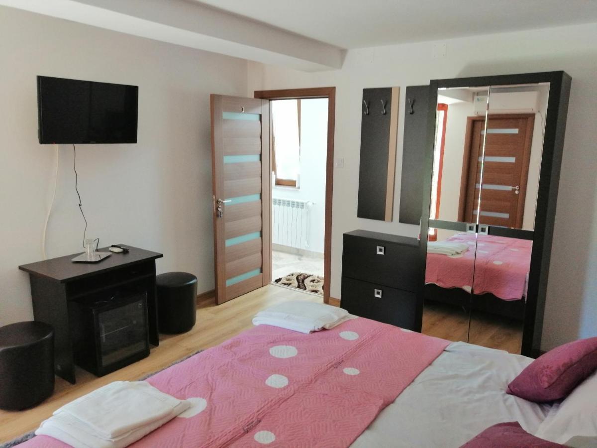 Casa Gabi'S Hotel Orsova Bagian luar foto